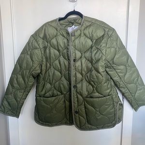 Aritzia Babaton Evergreen Quilted Jacket in green. Size small. NWT.